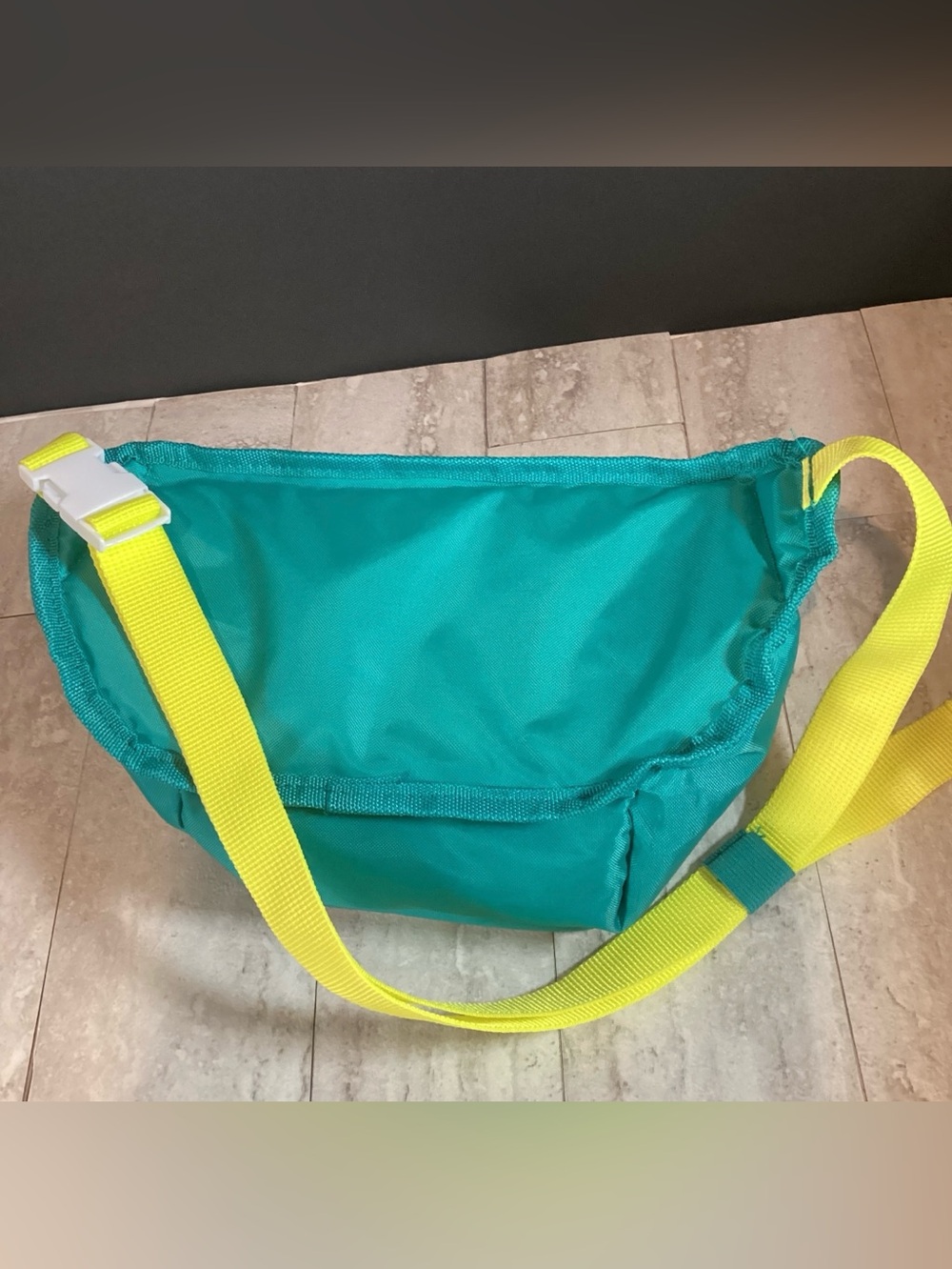 Igloo Retro Fanny Pack Cooler - Picture 2 of 8